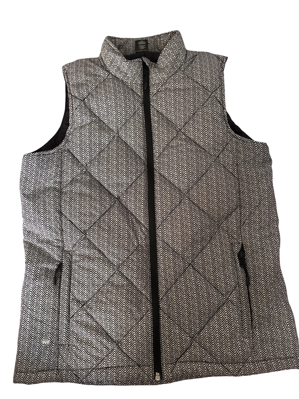 Senita Athletics Chevron Quilted Vest in Black and White